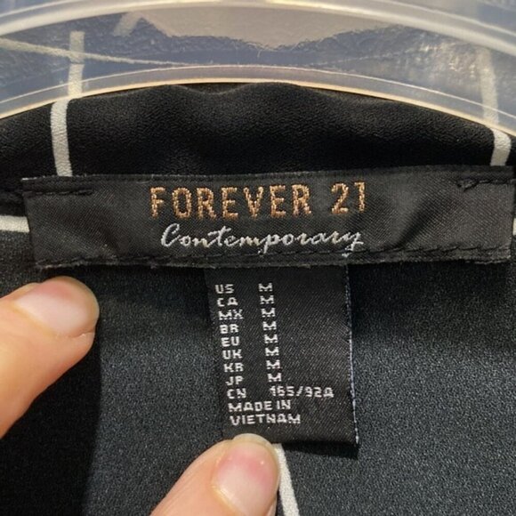 Black White Plaid Button Down Ruffle Sleeve Blouse SZ Medium - Picture 12 of 14